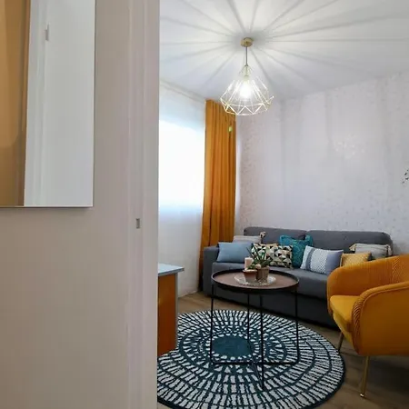 Le Retro De La Gare - Flobnb * לאון